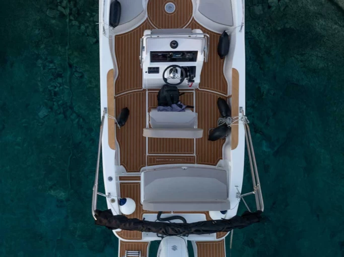 Motorboat for rent Šibenik at the best price