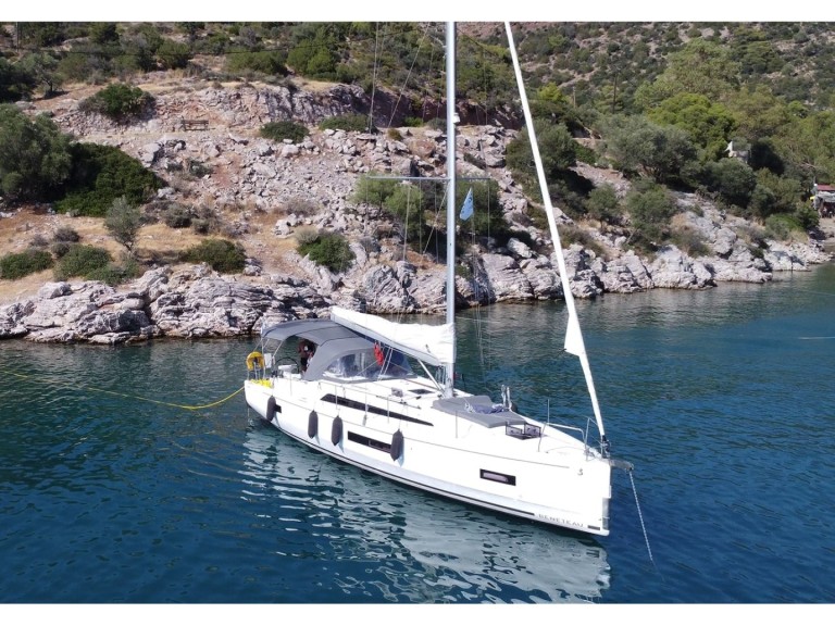 Sailboat rental with or without captain Bénéteau Alimos