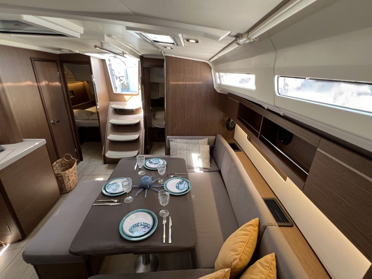 Bareboat Rental Sailboat Bénéteau with a boat licence