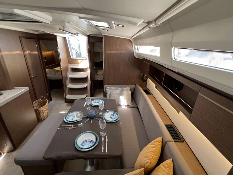 Bareboat Rental Sailboat Bénéteau with a boat licence