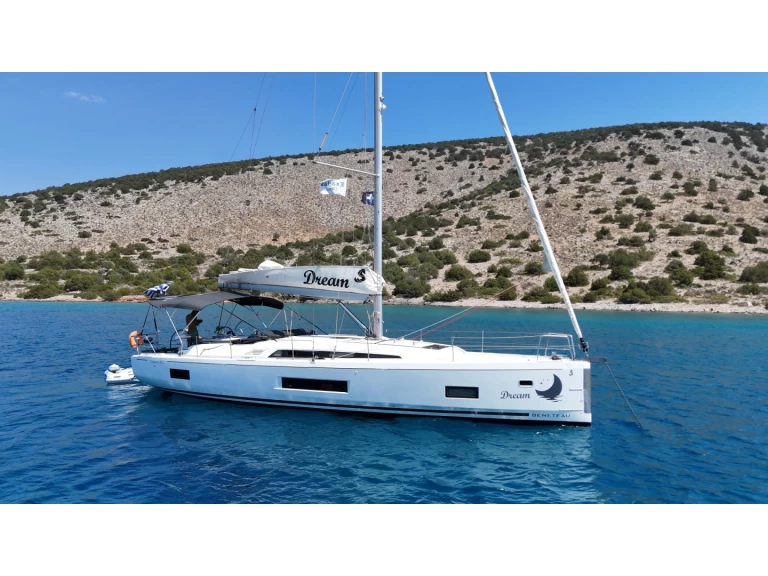 Bénéteau Oceanis 46.1 - 11 berths in Alimos on SamBoat