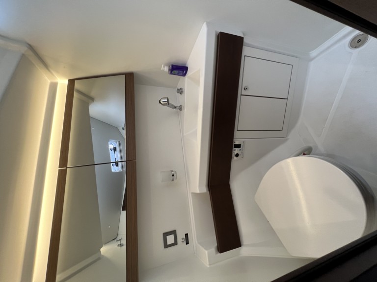 Rent a Bénéteau Oceanis 46.1 - 11 berths Alimos