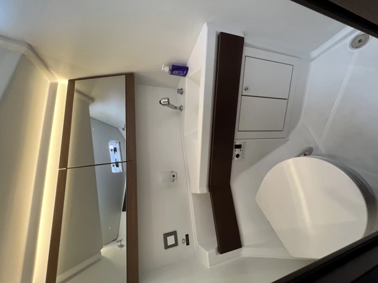 Rent a Bénéteau Oceanis 46.1 - 11 berths Alimos