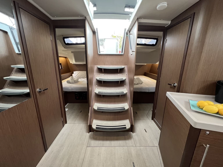 Sailboat rental in Alimos - Bénéteau Oceanis 46.1