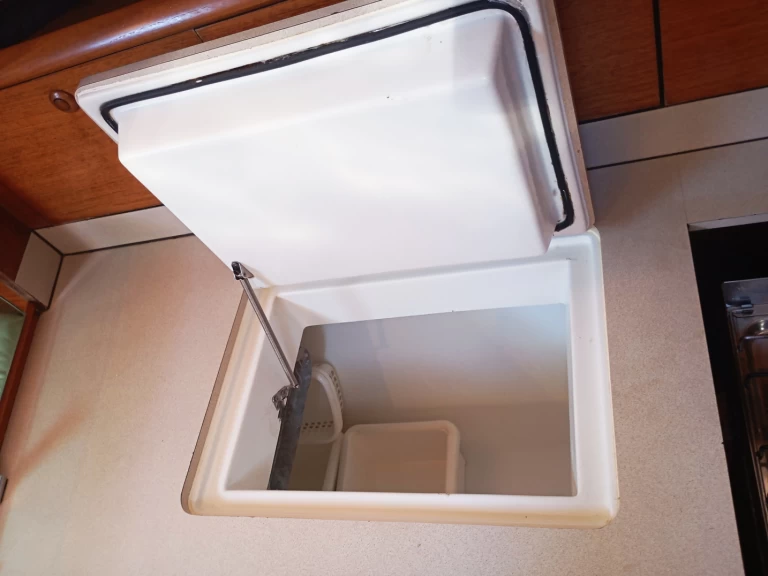 Jeanneau Sun Odyssey 37 in Nikiána on SamBoat