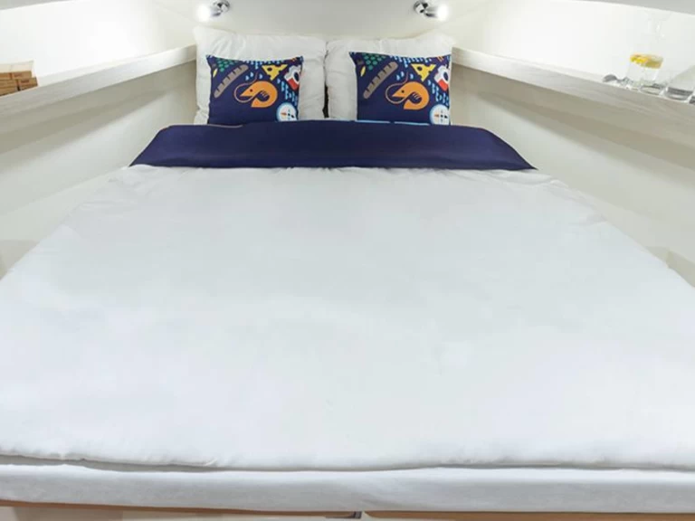 Yacht charter Homps cheap Horizon 1