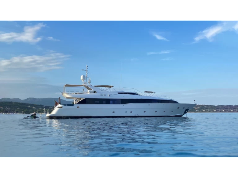Luxury Yacht for rent Piraeus at the best price