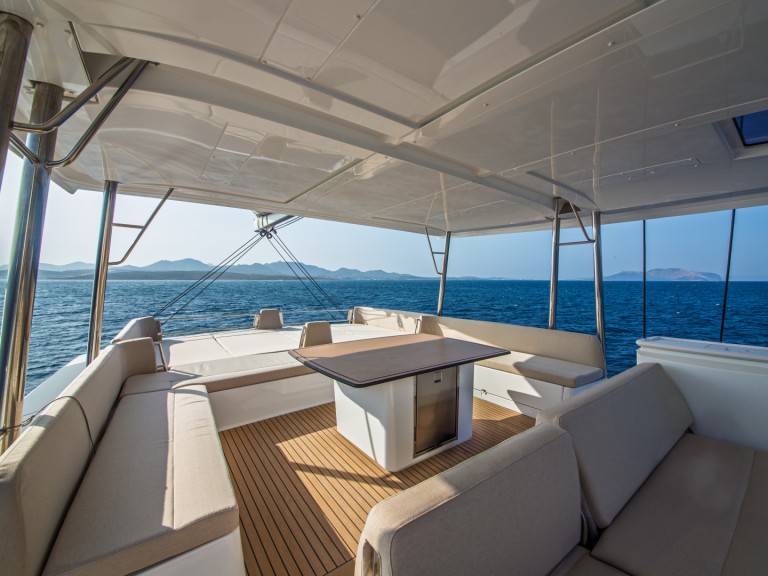 Yacht charter Eden Island cheap Bali 5.8