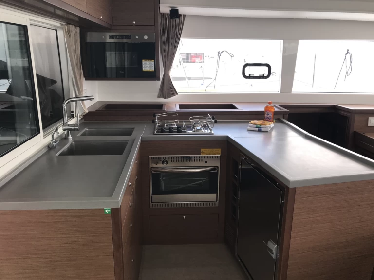 Catamaran for rent Cugnana Verde at the best price