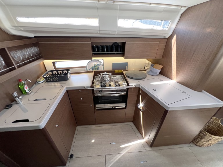 Yacht charter Alimos cheap Oceanis 40.1