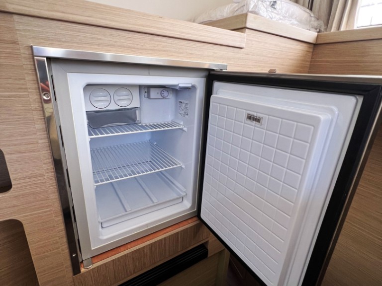 Boat rental Lagoon Lagoon 42 in Alimos on Samboat