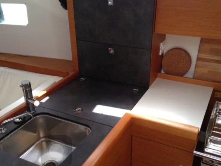 Boat rental Jeanneau Sun Odyssey 349 in Lefkáda on Samboat