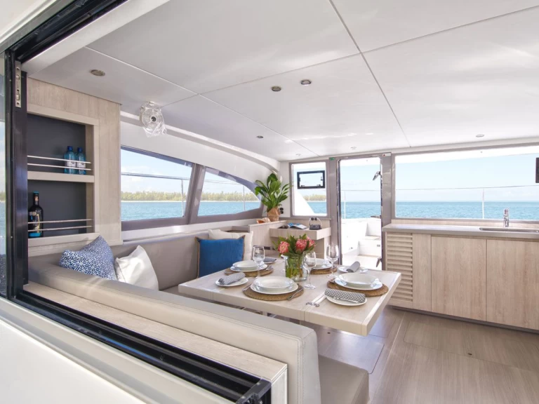 Motorboat rental in Sant Antoni de Portmany - Leopard Leopard 43 Power Cat Full Equipe