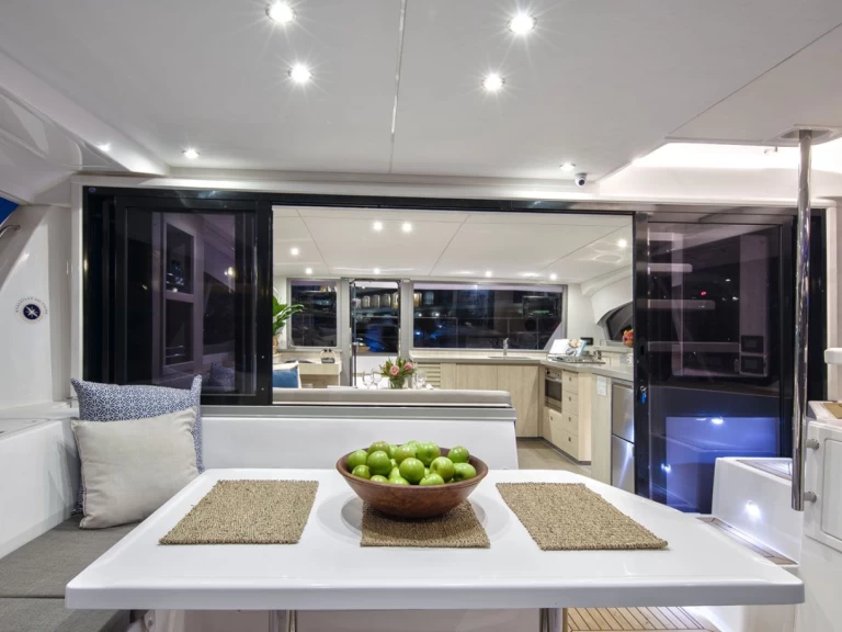 Boat rental Leopard Leopard 43 Power Cat Full Equipe in Sant Antoni de Portmany on Samboat