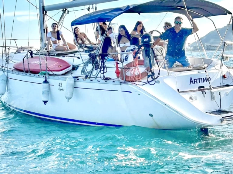 Dufour Dufour 43 Classic in Port Olímpic of Barcelona on SamBoat