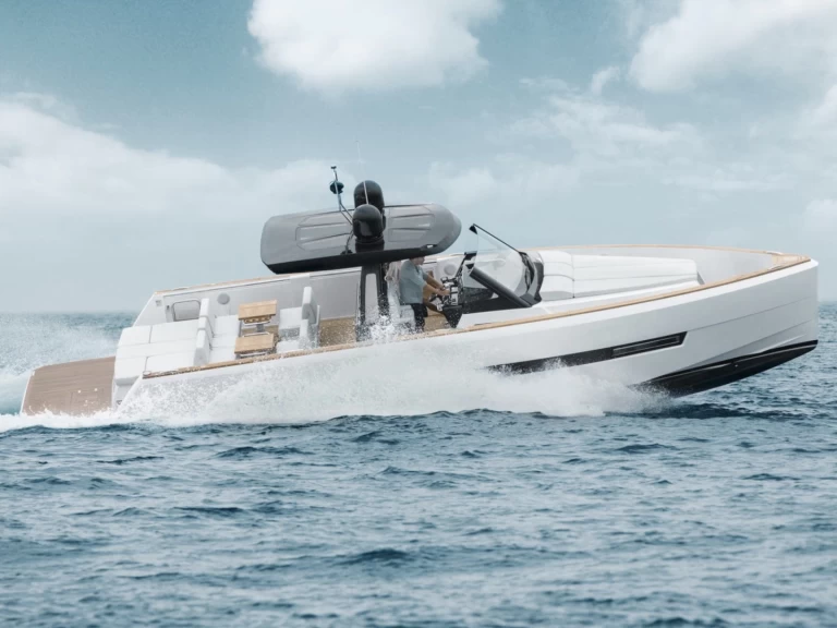 Motorboat rental with or without captain Fjord Port de Saint Tropez