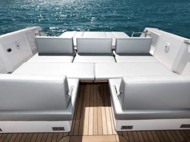 Motorboat for rent Port de Saint Tropez at the best price