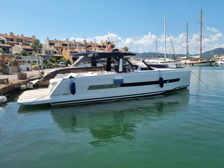 Motorboat rental in Port de Saint Tropez - Fjord Fjord 44 Open