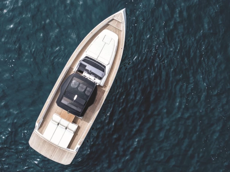 Motorboat for rent Port de Saint Tropez at the best price