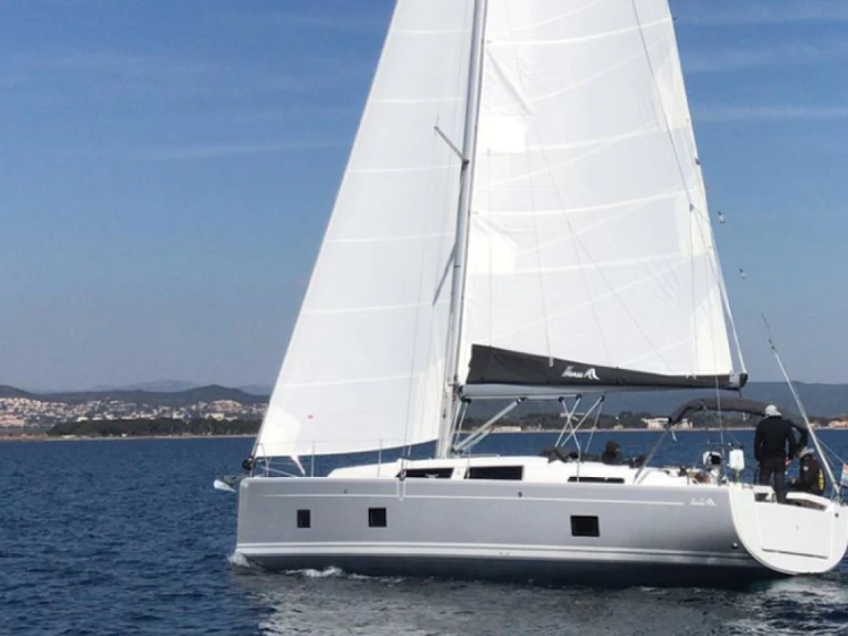 Sailboat for rent Hyères at the best price