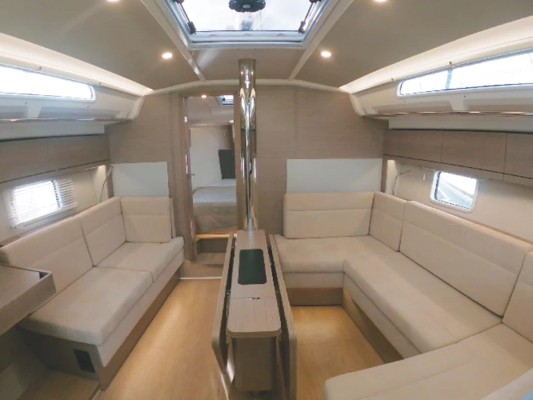 69 HANSE 418 in Hyères on SamBoat