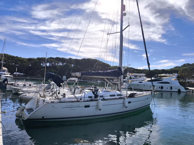 Rent a Bénéteau Oceanis 423 Clipper Spain