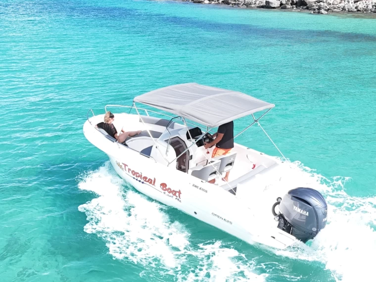 Bareboat Rental Motorboat Pacific Craft with a boat licence