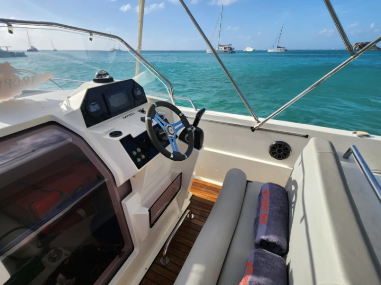 Bareboat Rental Motorboat Pacific Craft with a boat licence