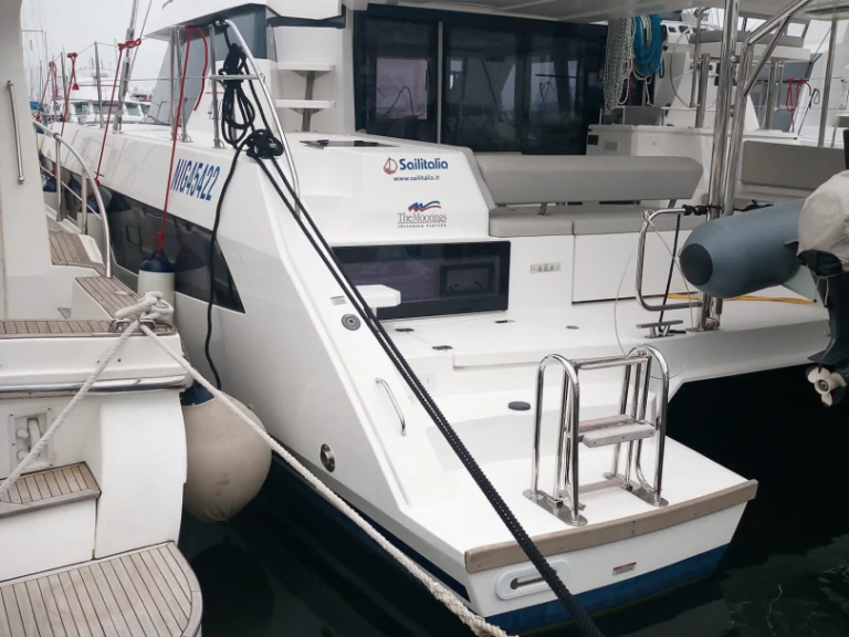 Catamaran rental in Cannigione - Leopard Catamarans / Robertson & Caine Leopard 42 - 4 cab.