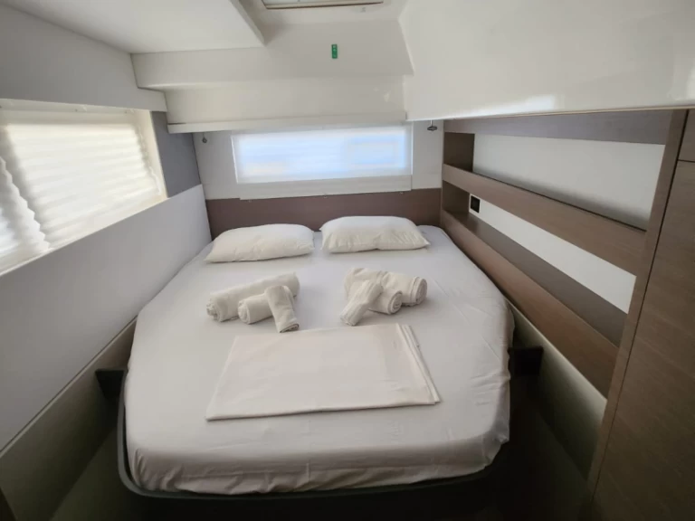 Bareboat Rental Catamaran Leopard Catamarans / Robertson & Caine with a boat licence