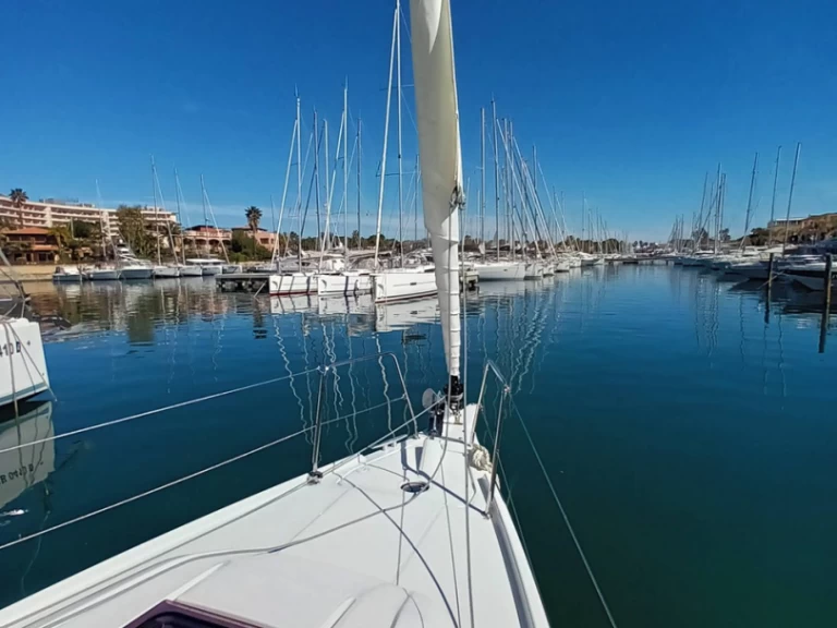 Bareboat Rental Sailboat Bénéteau with a boat licence