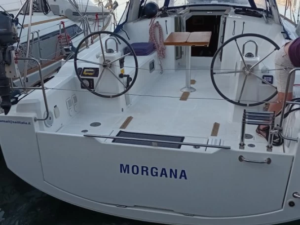 Rent a Bénéteau Oceanis 38 Furnari