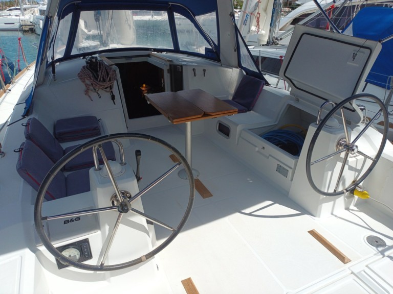 Yacht charter Furnari cheap Oceanis 38
