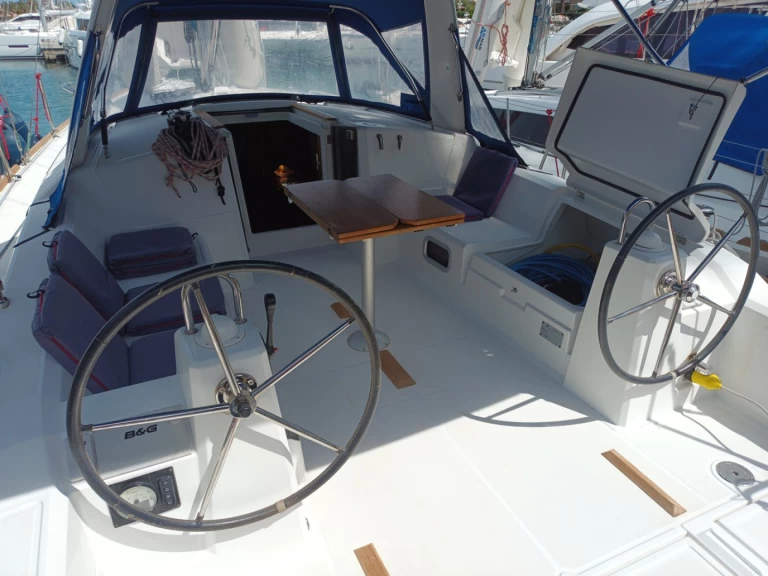Yacht charter Furnari cheap Oceanis 38