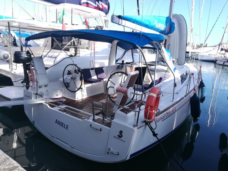 Boat rental Bénéteau Oceanis 38.1 in Furnari on Samboat