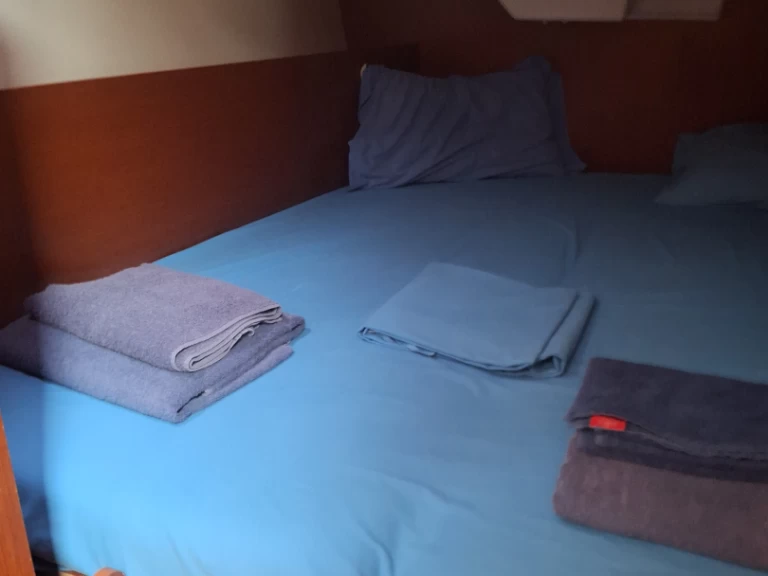 Sailboat rental with or without captain Bénéteau Furnari