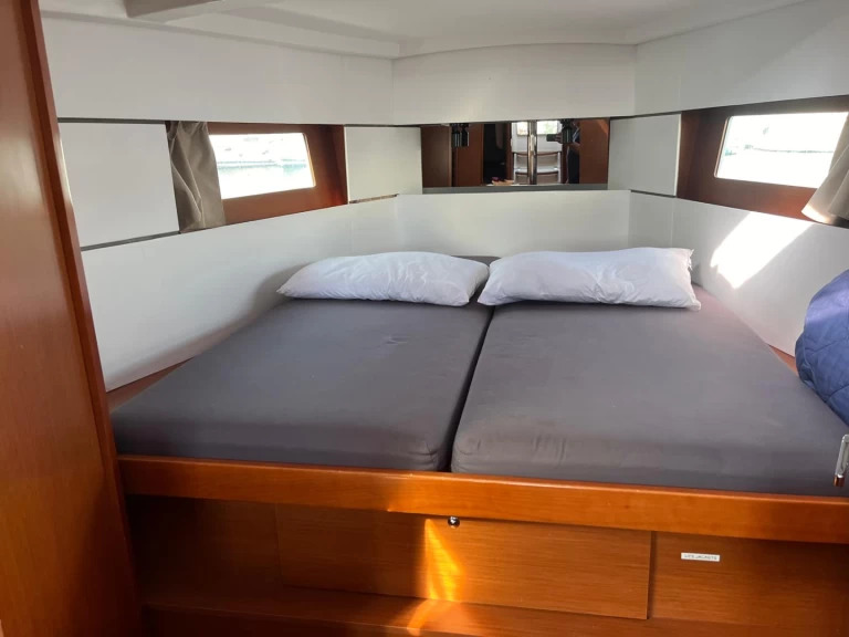 Yacht charter Cannigione cheap Oceanis 38.1