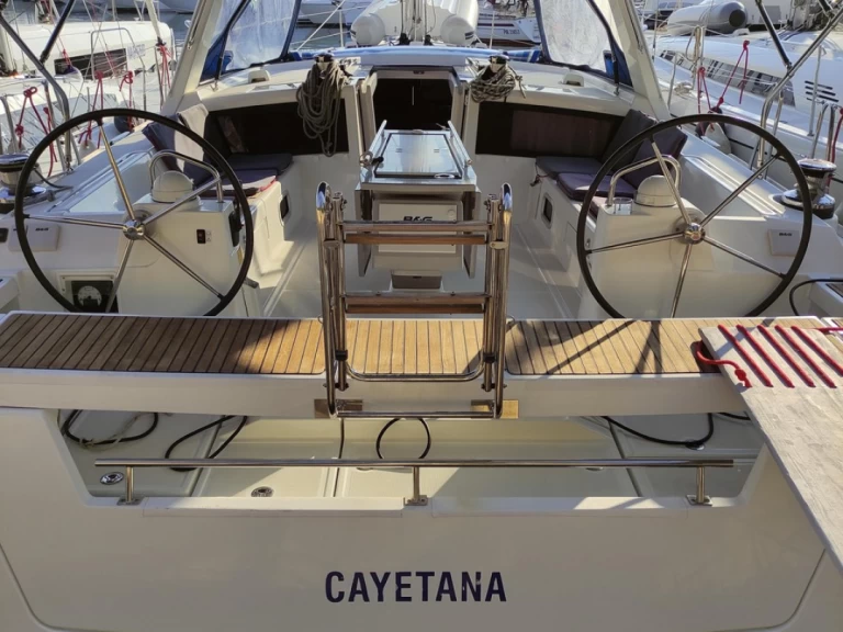 Sailboat for rent Furnari at the best price