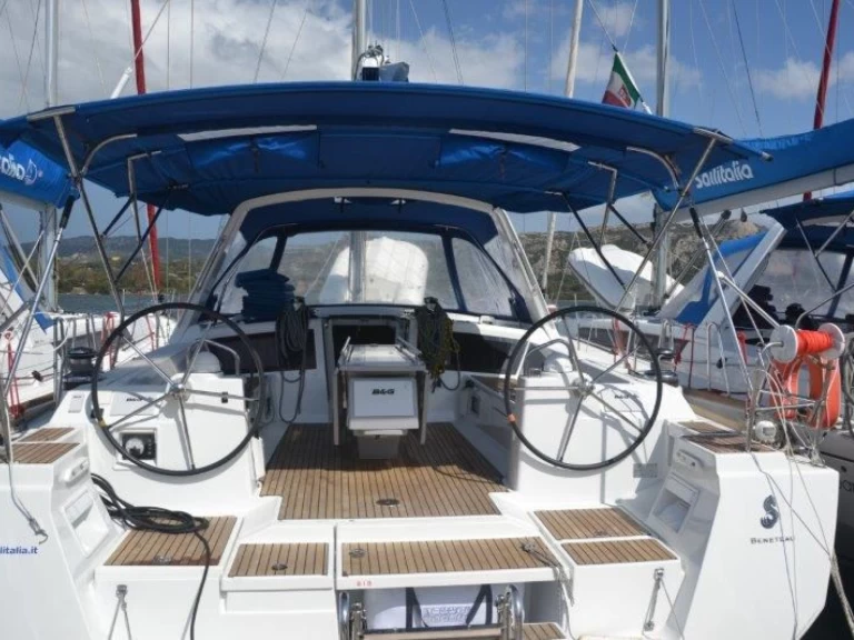 Rent a Bénéteau Oceanis 48 Cannigione
