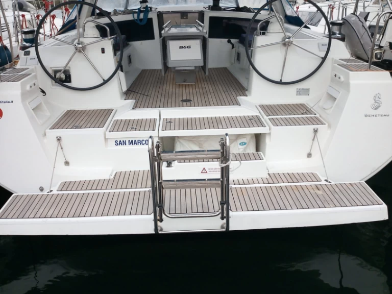 Sailboat for rent Cannigione at the best price