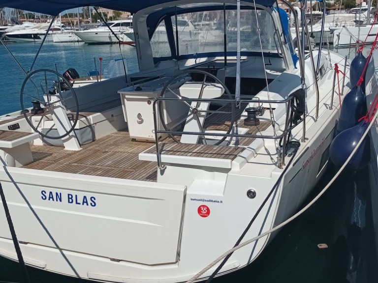 Rent a Bénéteau Oceanis 51.1 Furnari
