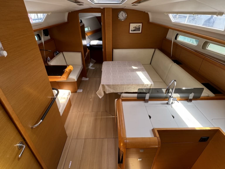 Sailboat rental with or without captain Jeanneau Procida