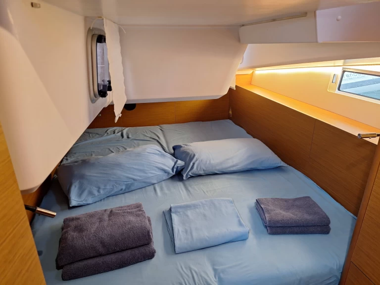 Sailboat rental with or without captain Jeanneau Furnari