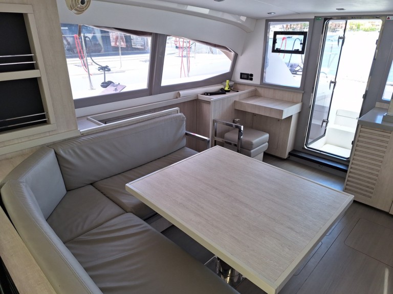 Boat rental Leopard Catamarans / Robertson & Caine Leopard 40 in Furnari on Samboat