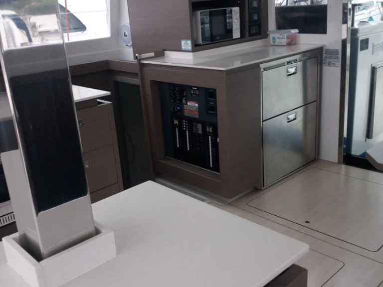 Boat rental Leopard Catamarans / Robertson & Caine Leopard 42 - 4 cab. in Cannigione on Samboat