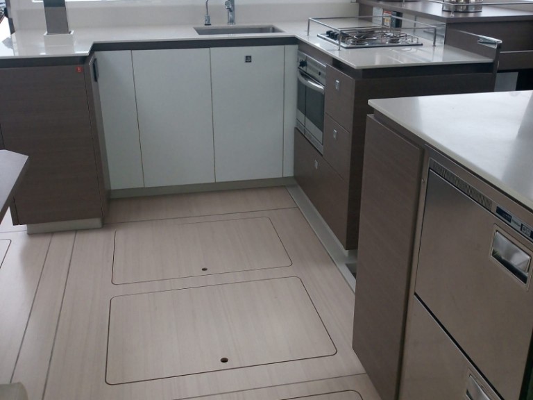 Leopard Catamarans / Robertson & Caine Leopard 42 - 4 cab. charter bareboat or captained in  Cannigione