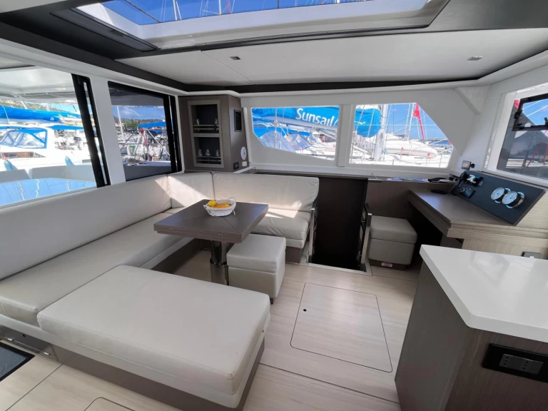 Rent a Leopard Catamarans / Robertson & Caine Leopard 45 Cannigione