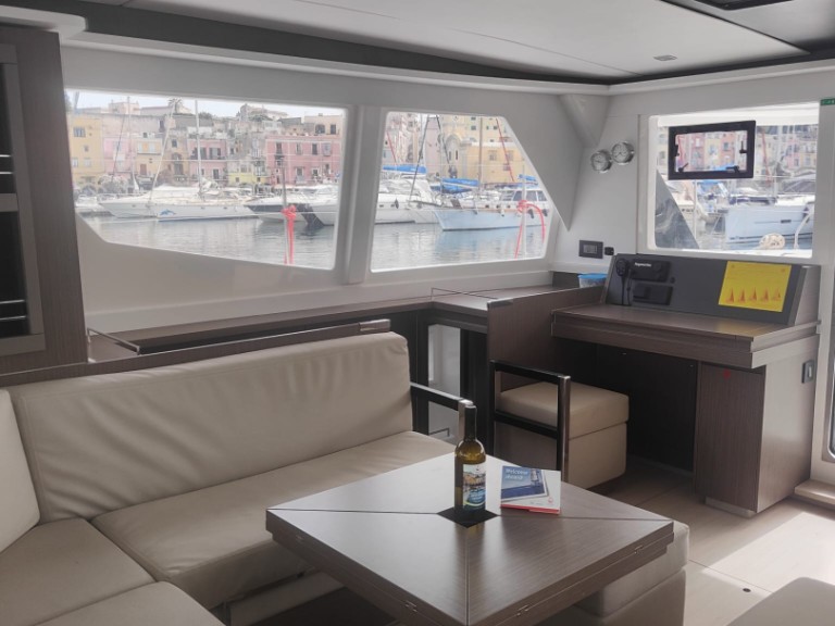 Leopard Catamarans / Robertson & Caine Leopard 45 in Procida on SamBoat