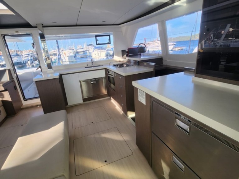 Catamaran rental with or without captain Leopard Catamarans / Robertson & Caine Cannigione