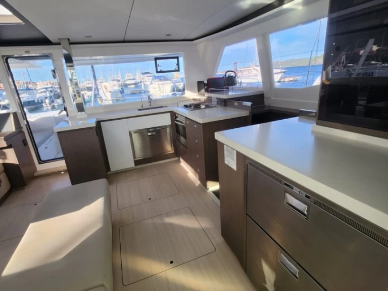 Catamaran rental with or without captain Leopard Catamarans / Robertson & Caine Cannigione